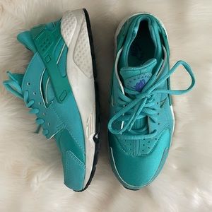 Wmns Air Huarache ‘Light Retro Sneaker’